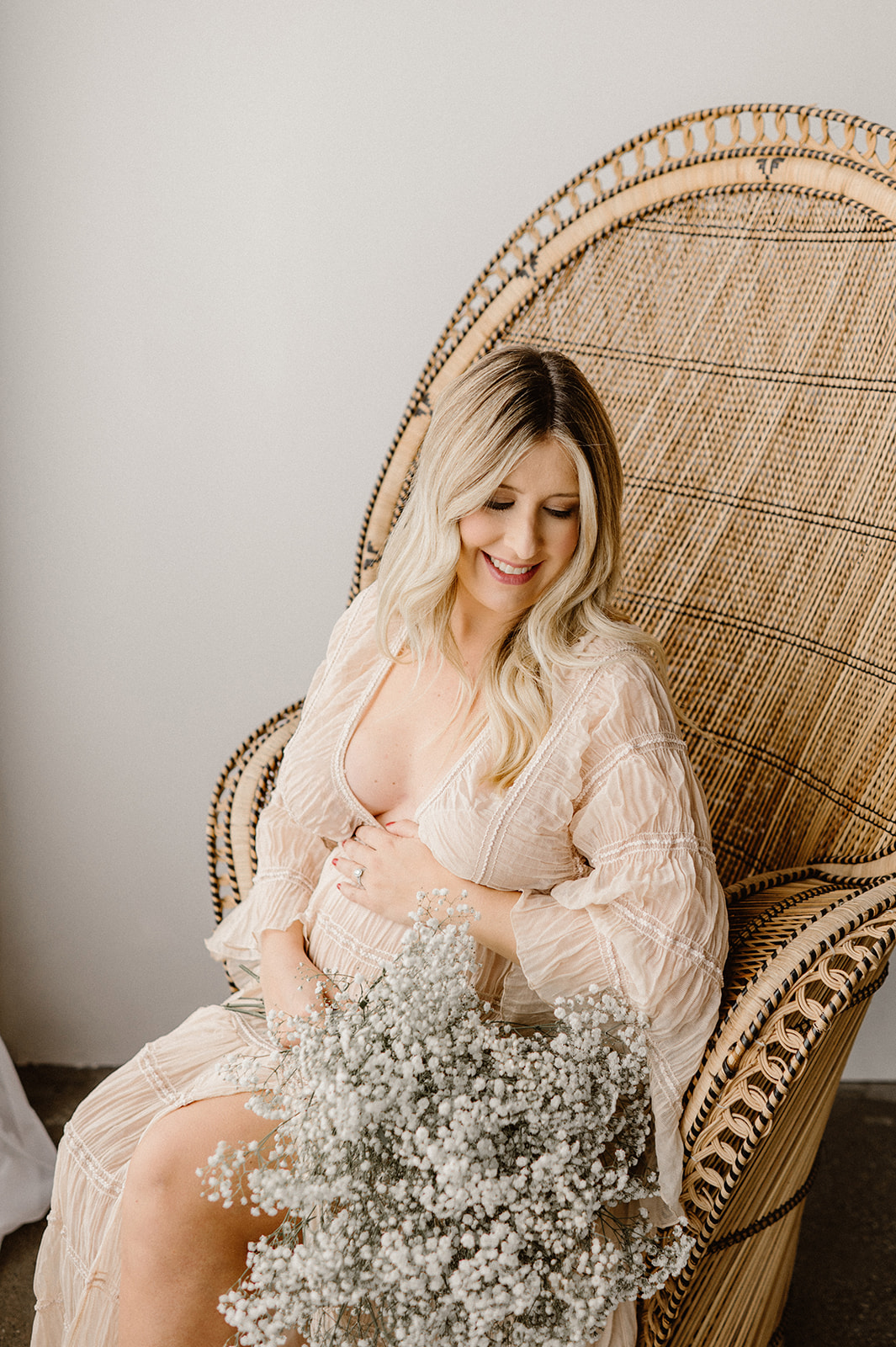 Windsor Maternity Photographer + vintage peacock chair