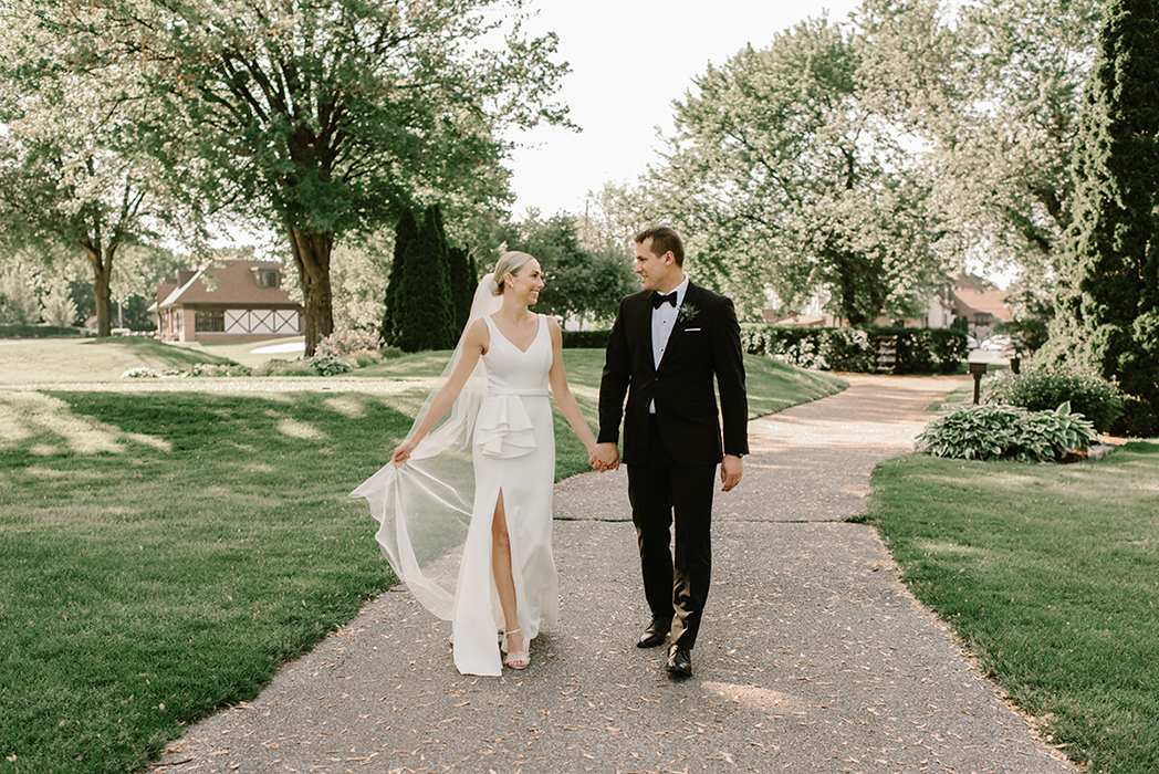 Bride and Groom at Beachgrove Golf Club